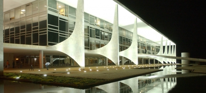 Imagem de Brasília: Empresa emperra negociações com motoristas da presidência da república 